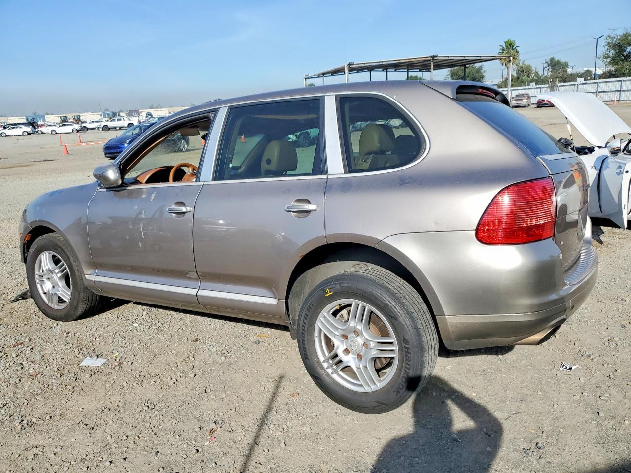 2005 Porsche Cayenne - Image 2