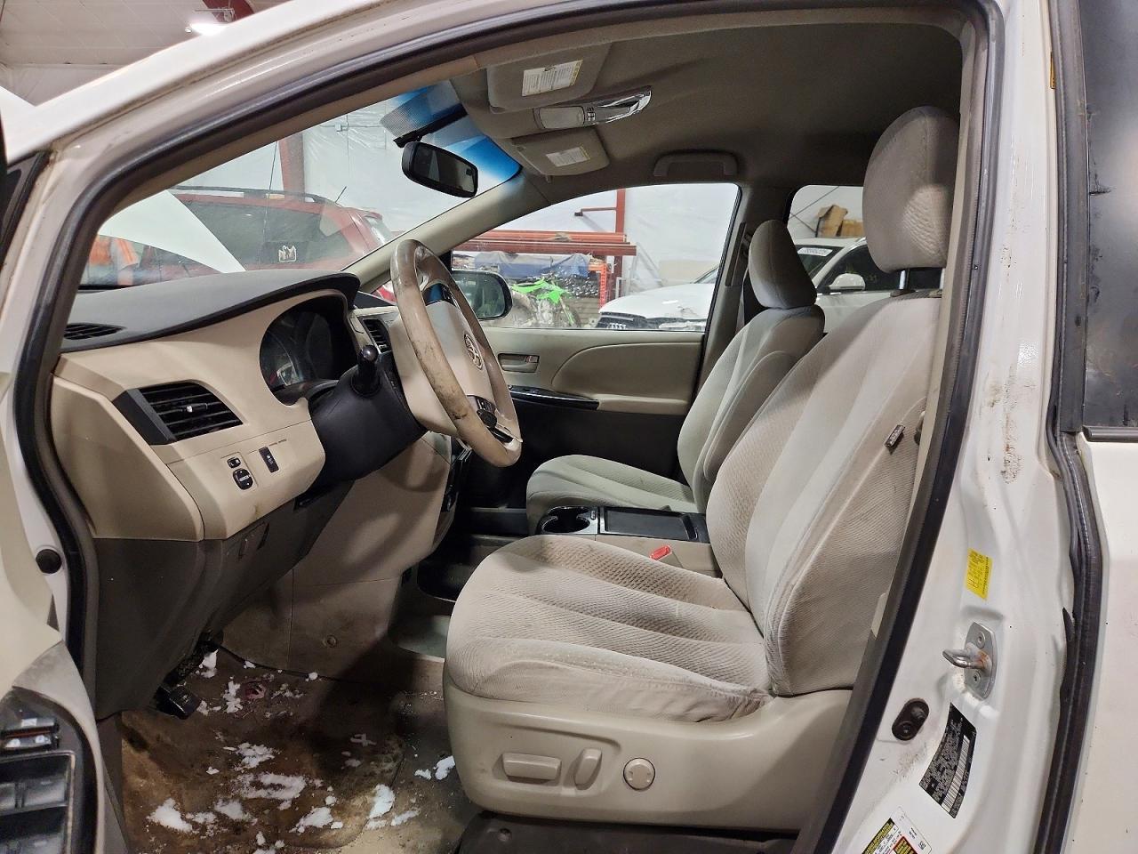 2011 Toyota Sienna Le - Фото 7