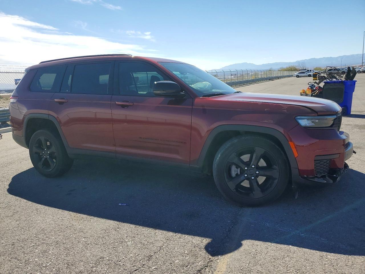 2023 Jeep Grand Cherokee L Laredo - Image 4