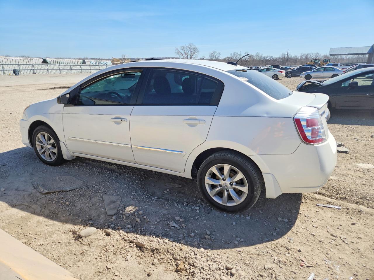 2010 Nissan Sentra 2.0 - Фото 2