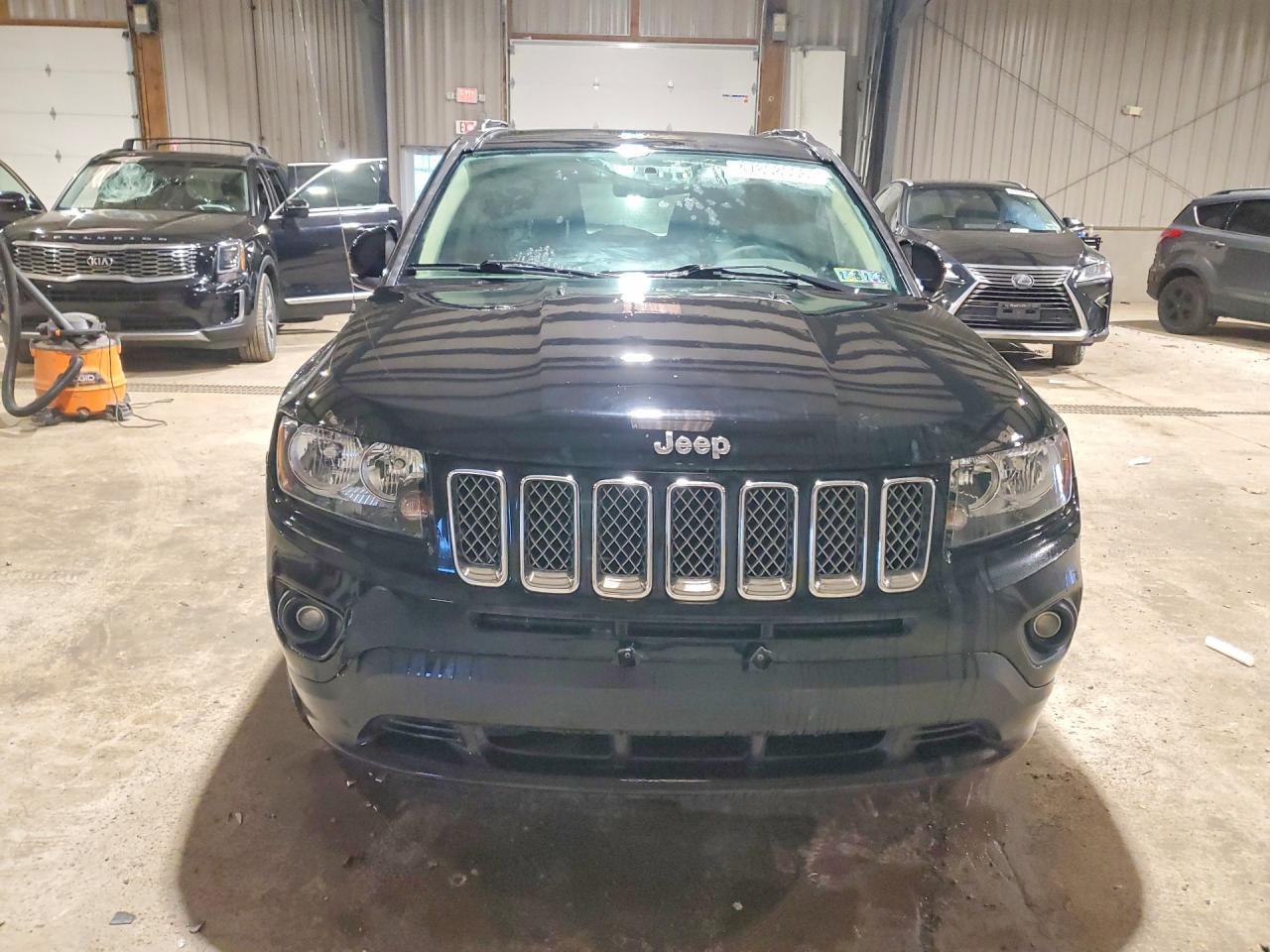 2017 Jeep Compass Latitude - Image 5