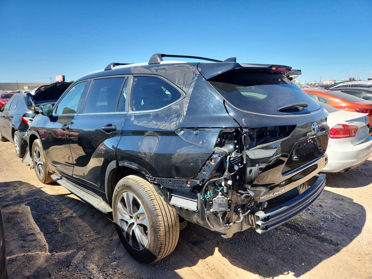 2023 Toyota Highlander Xle - Image 2