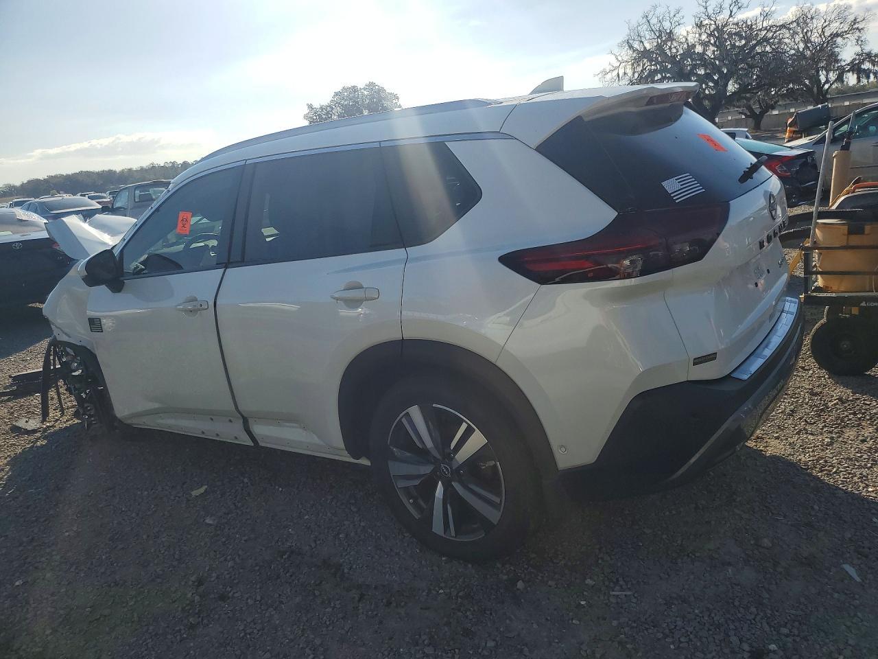 2023 Nissan Rogue Sl - Image 2