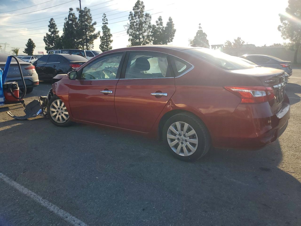 2016 Nissan Sentra S - Фото 2