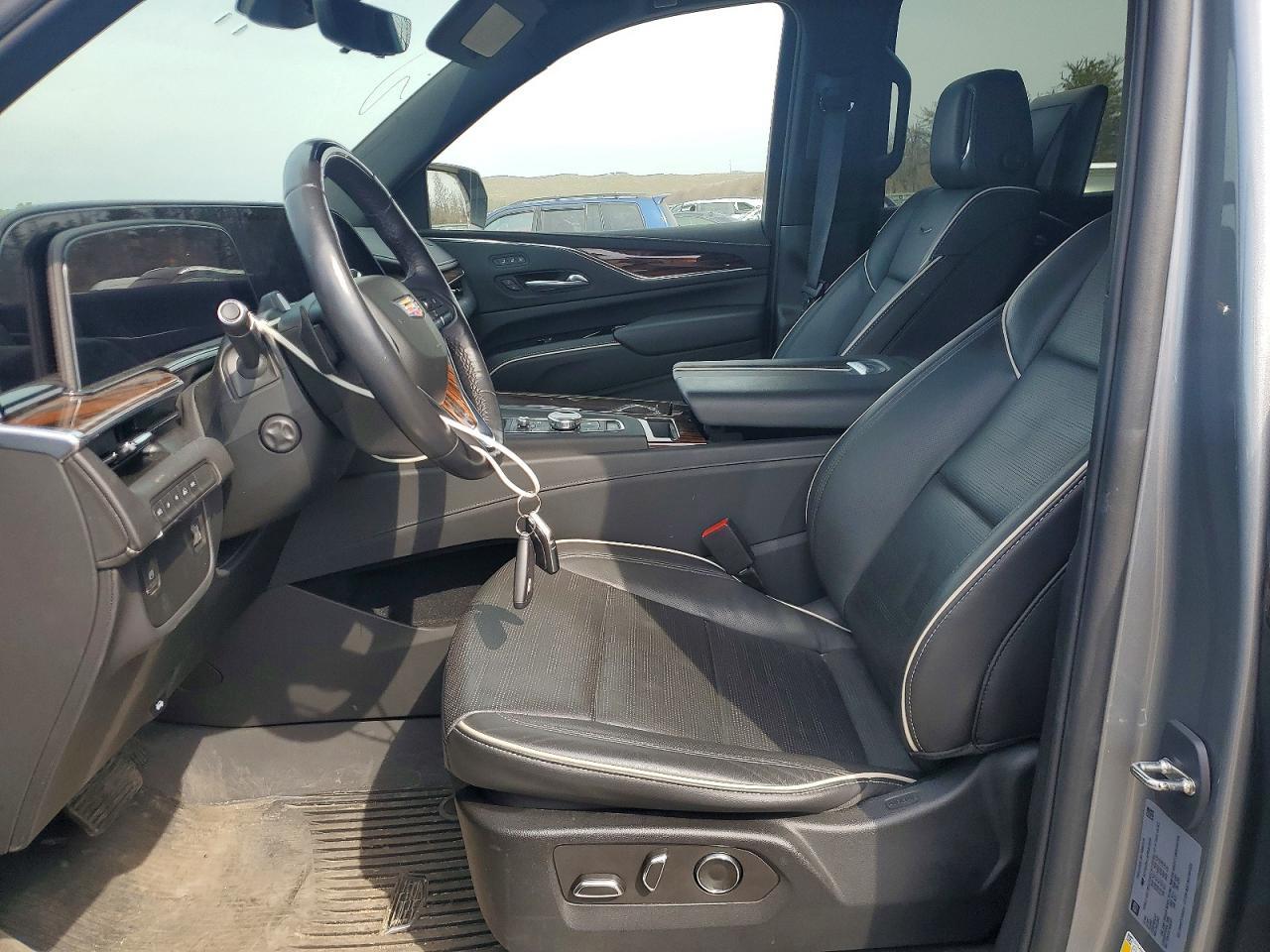 2023 Cadillac Escalade Premium Luxury - Image 7