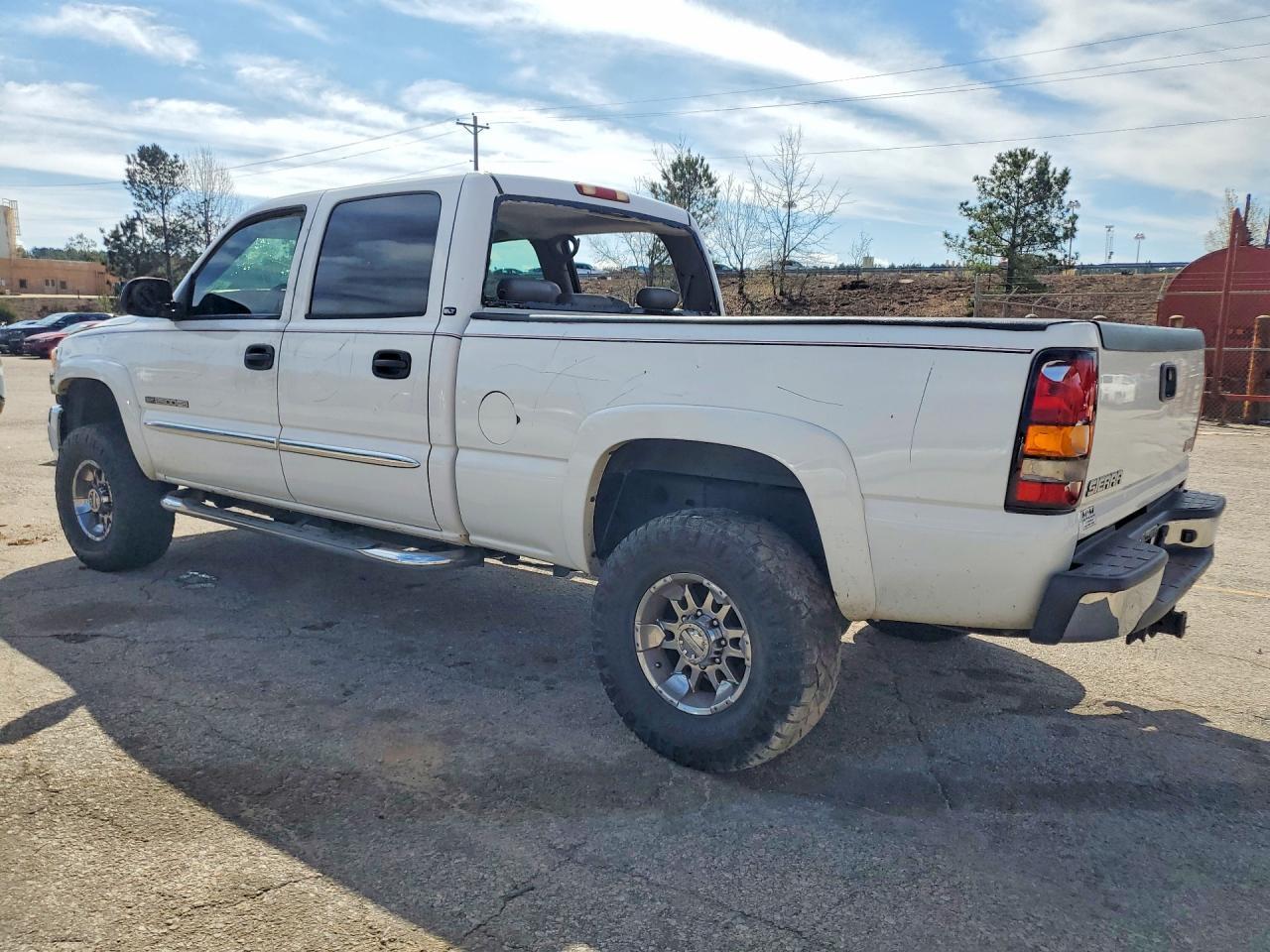 2004 GMC Sierra C2500 Heavy Duty - Фото 2