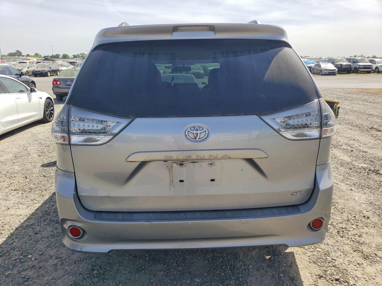 2012 Toyota Sienna Le 7-Passenger - Image 6