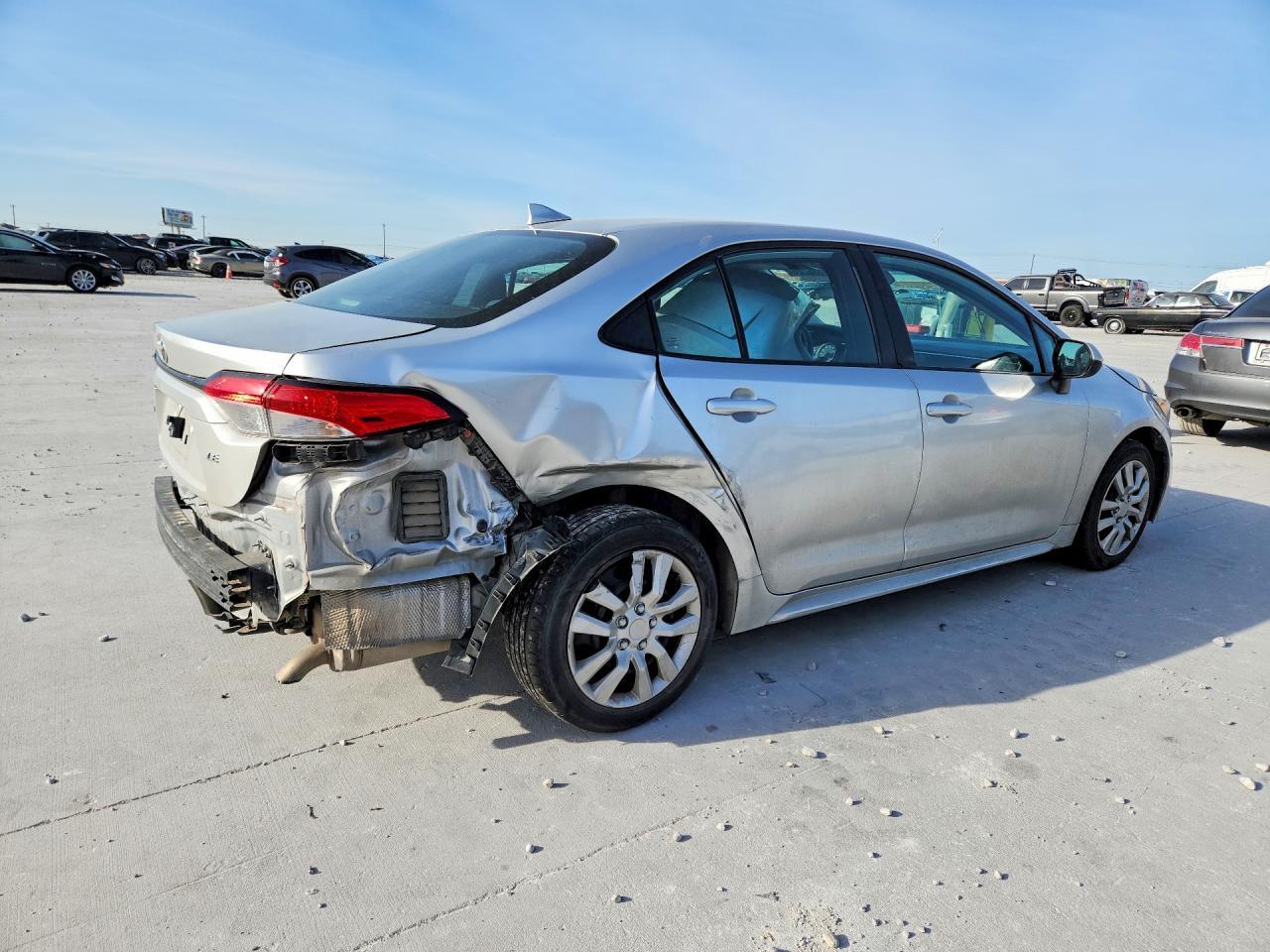 2022 Toyota Corolla Le - Image 3