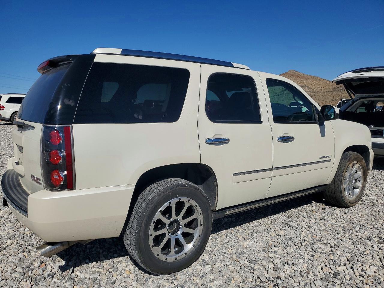 2014 GMC Yukon Denali - Image 3