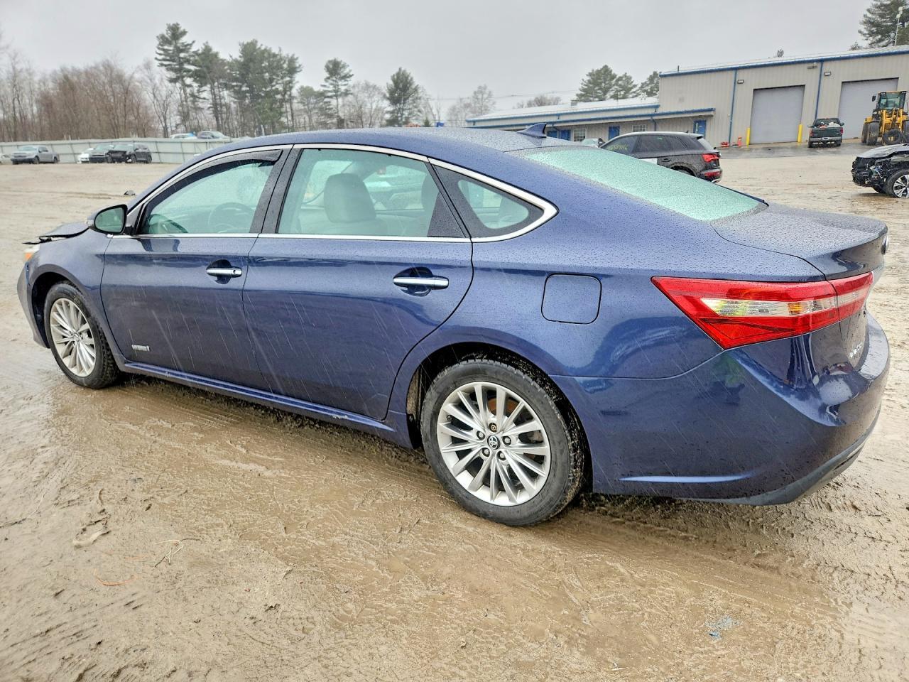 2017 Toyota Avalon Hybrid Limited - Фото 2