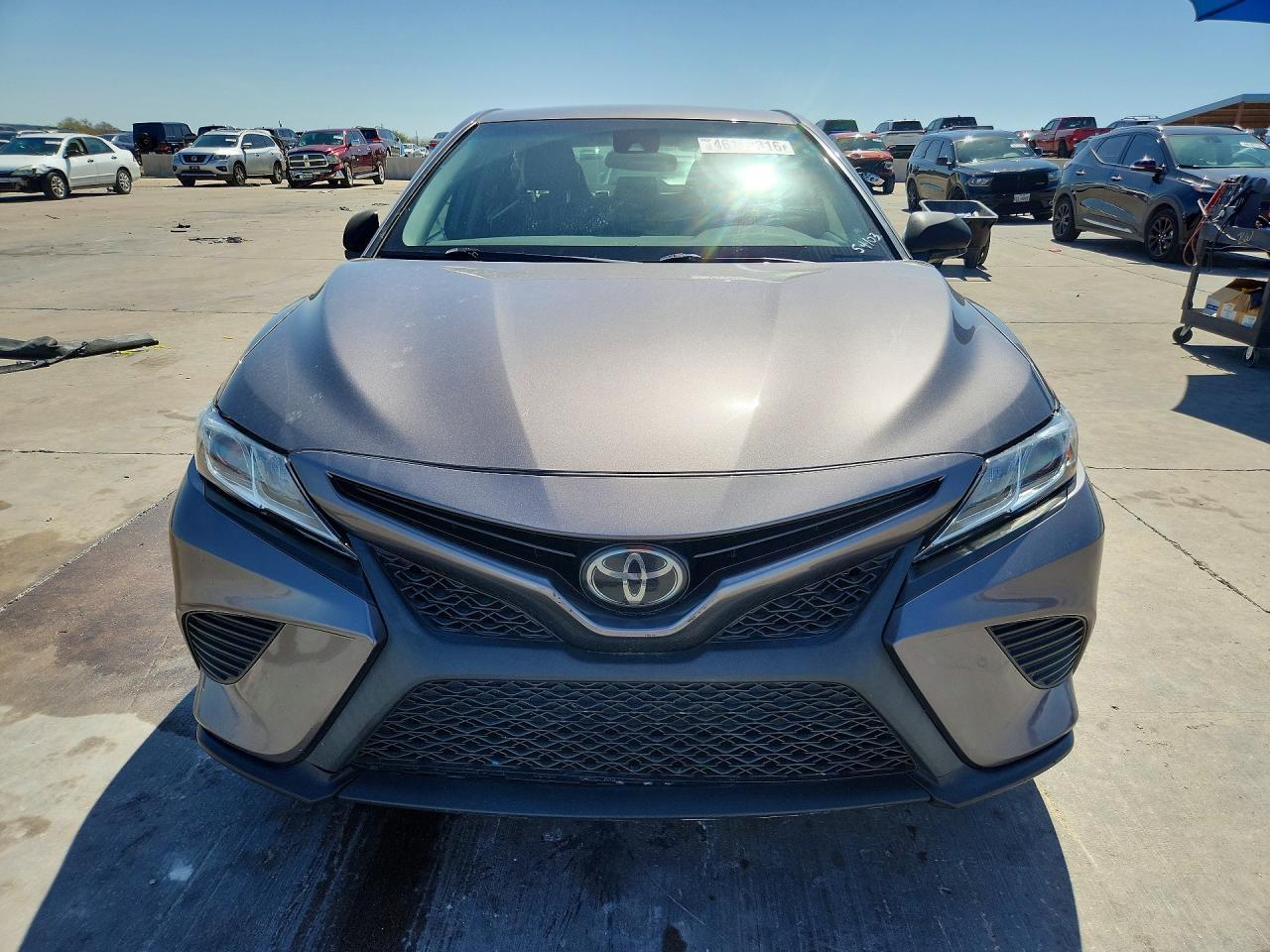 2020 Toyota Camry Se - Фото 5