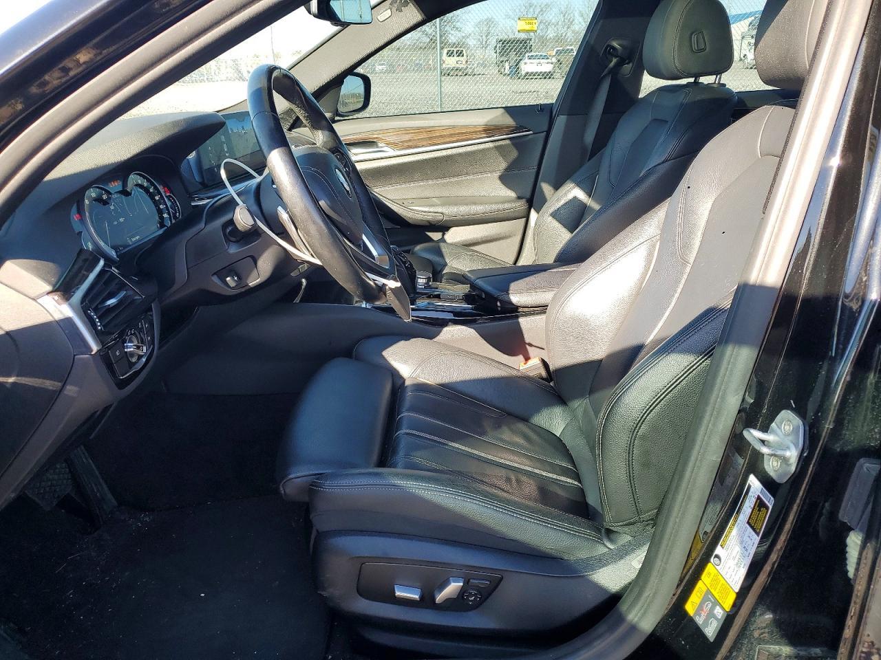 2018 BMW 530Xe - Фото 7