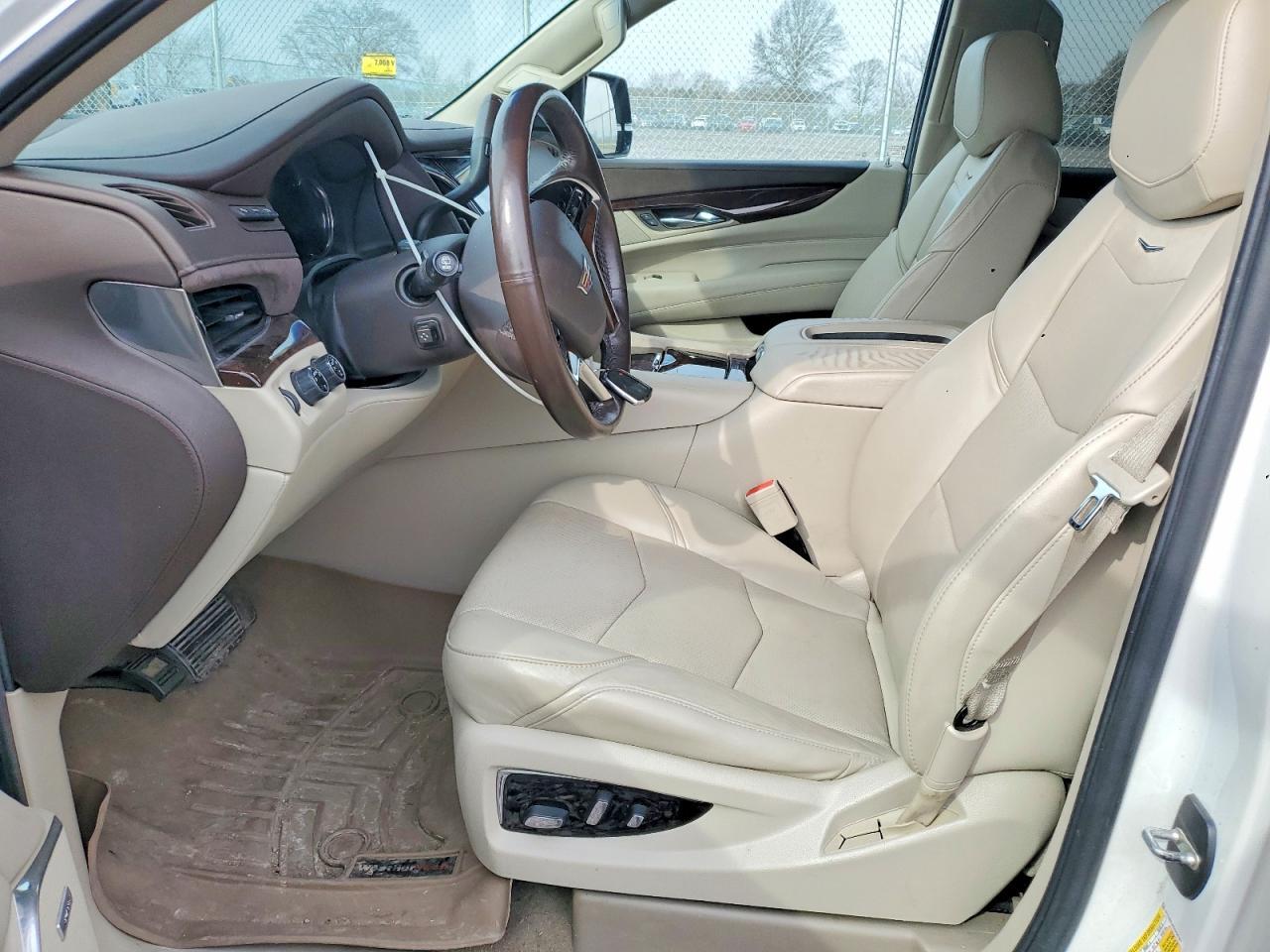 2016 Cadillac Escalade Luxury - Image 7