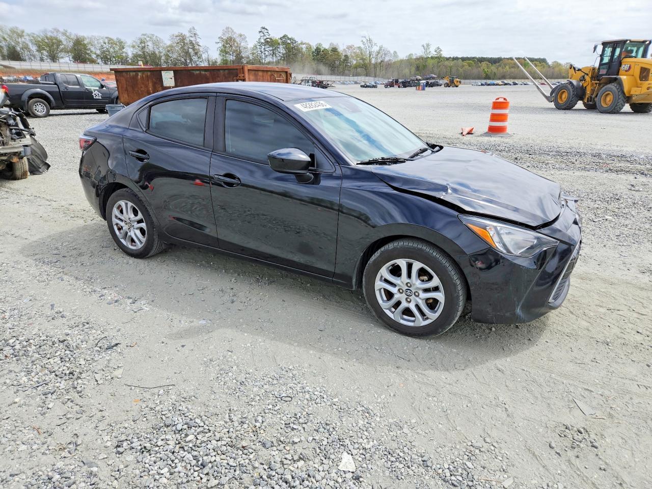 2017 Toyota Yaris Ia Base - Фото 4