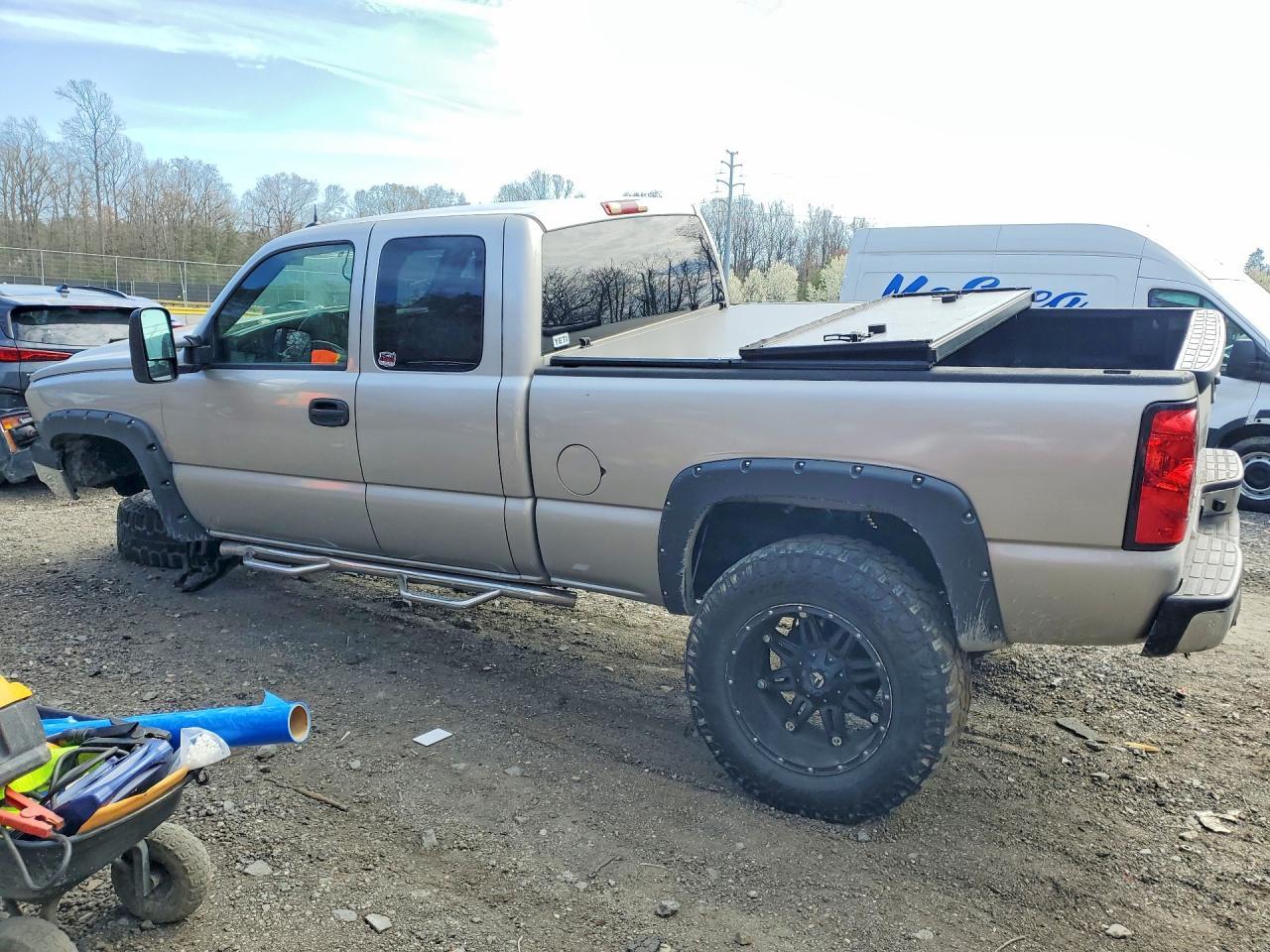 2004 Chevrolet Silverado K1500 - Image 2