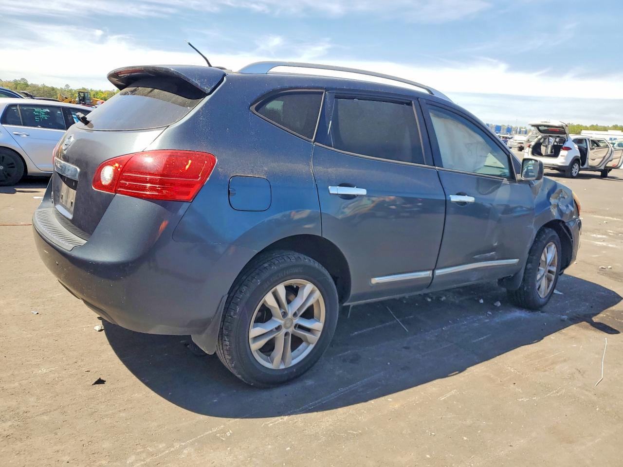 2015 Nissan Rogue Select S - Фото 3