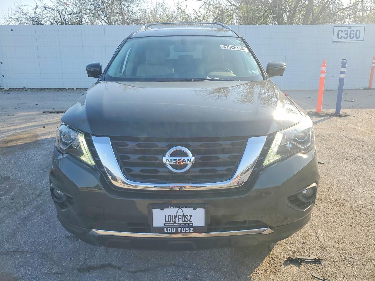 2017 Nissan Pathfinder Platinum - Image 5