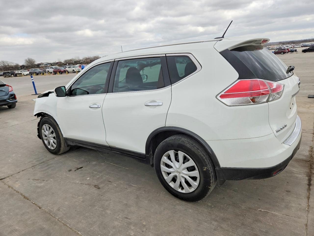 2015 Nissan Rogue S - Фото 2