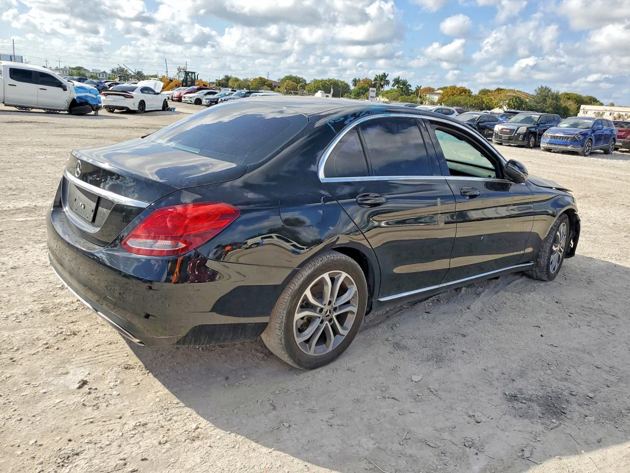 2018 Mercedes-Benz C 300 - Фото 3