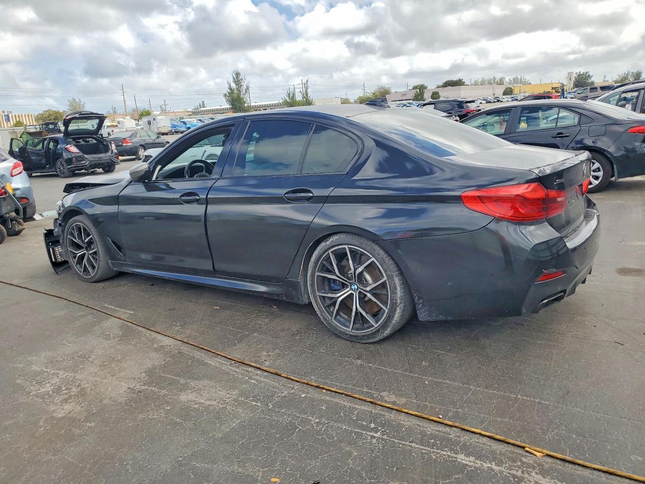 2021 BMW M550Xi - Фото 2