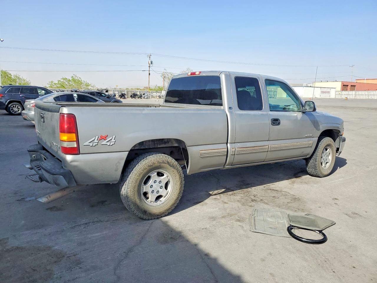 2000 Chevrolet Silverado K1500 - Image 3