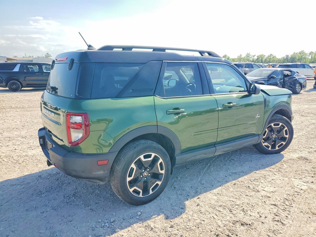 2024 Ford Bronco Sport Outer Banks - Image 3