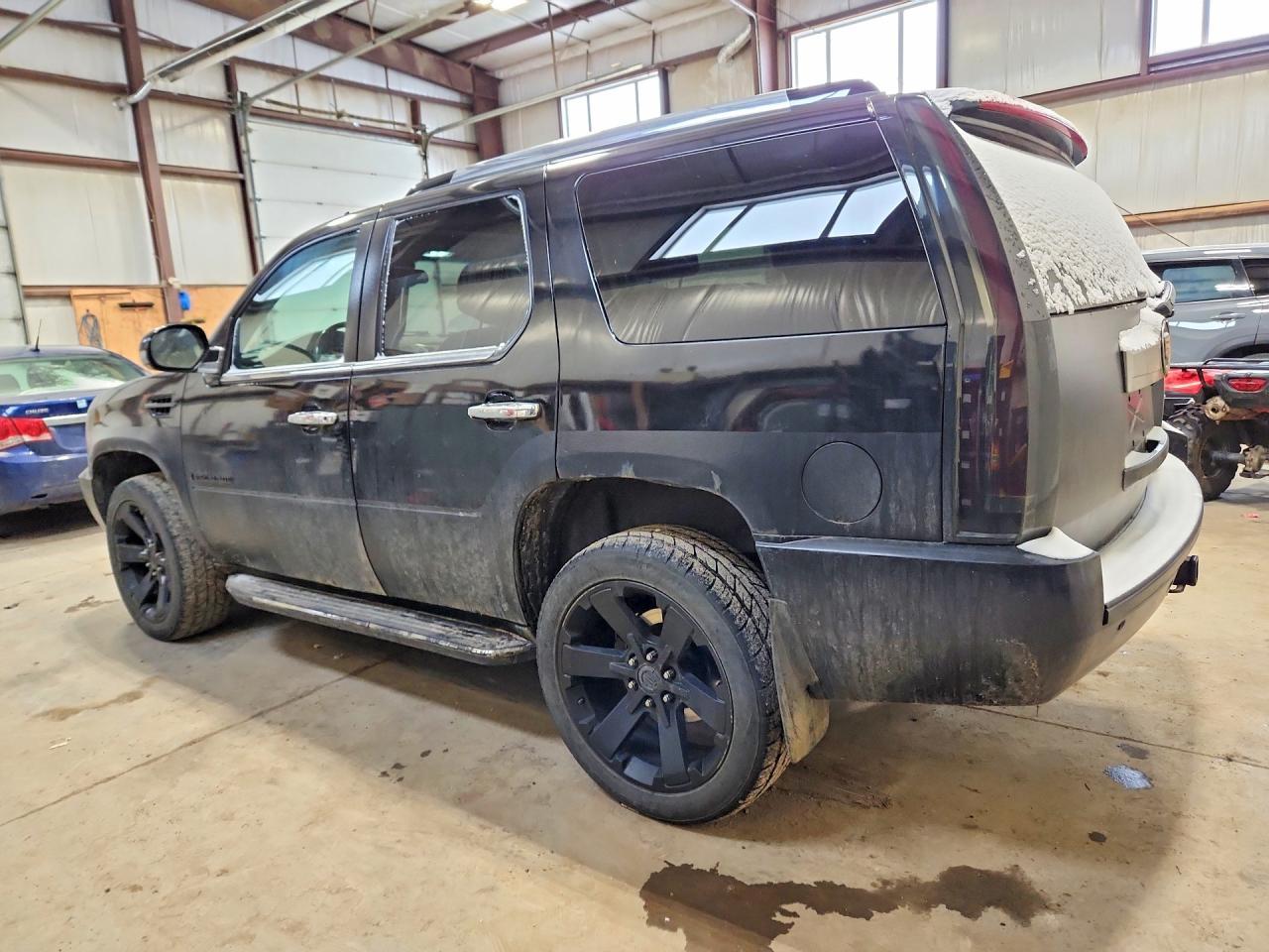 2007 Cadillac Escalade Luxury - Image 2