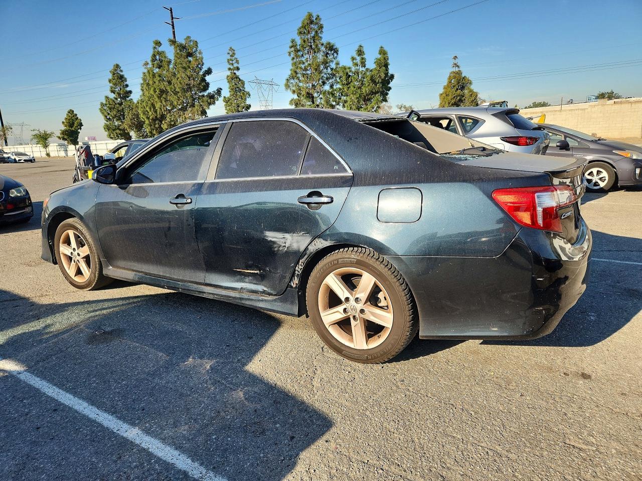 2014 Toyota Camry Se - Image 2