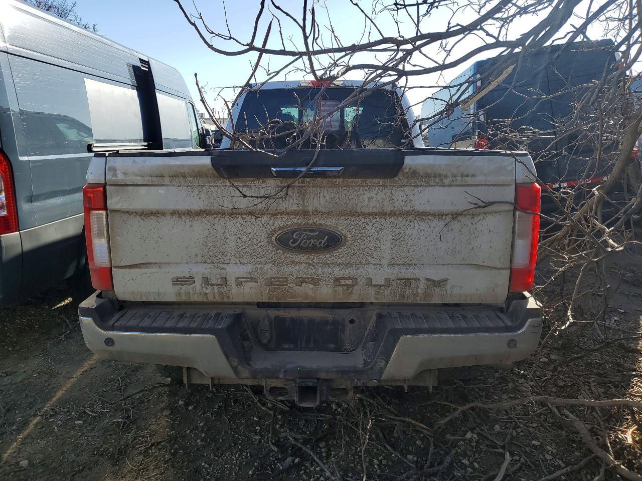 2018 Ford F350 Super Duty - Фото 6