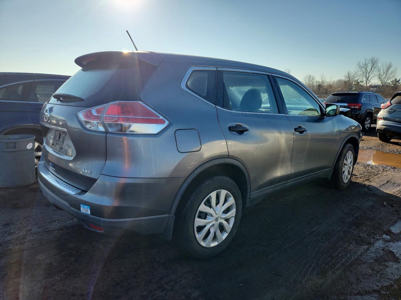 2016 Nissan Rogue S - Image 3