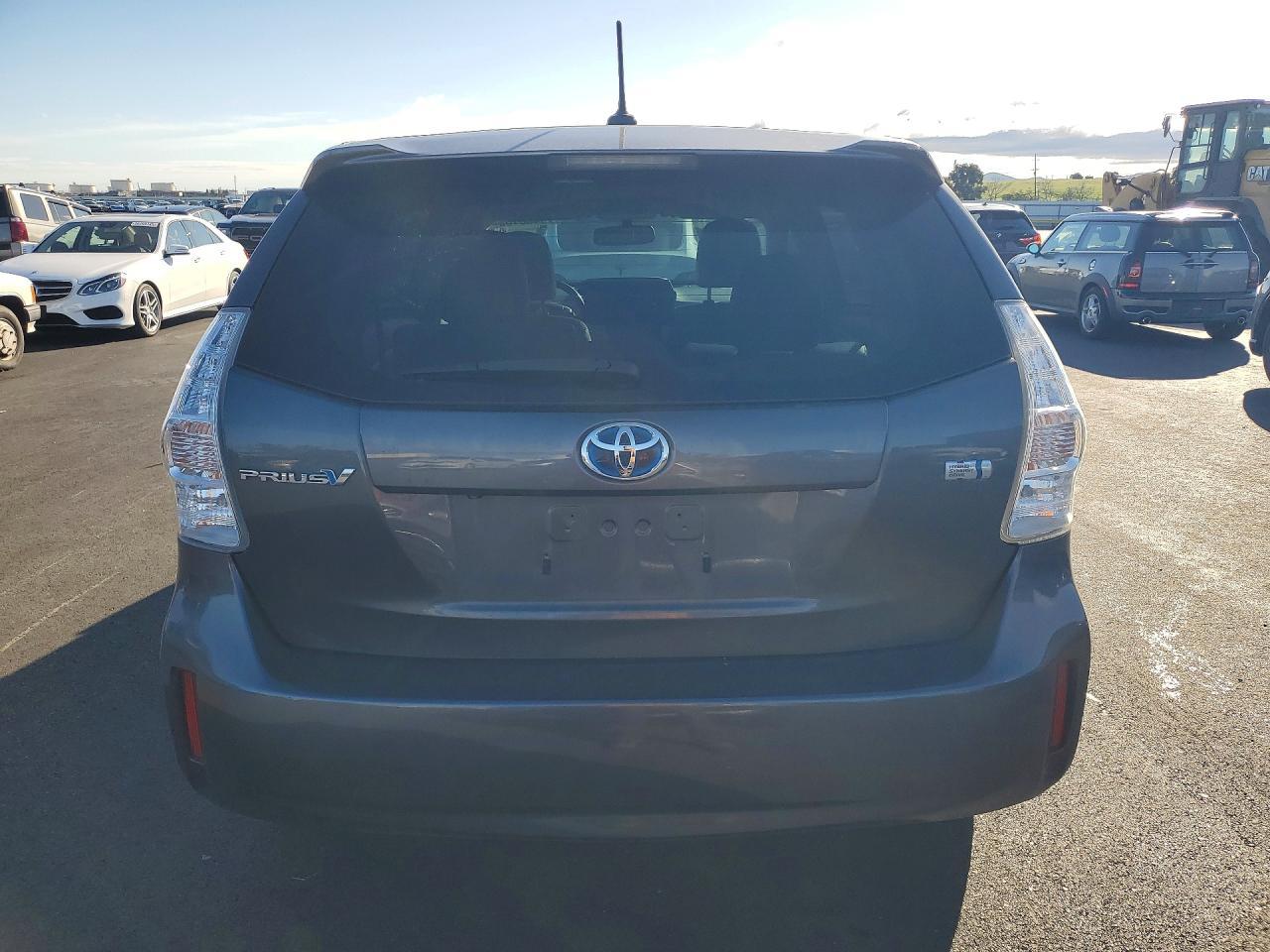 2013 Toyota Prius V Five - Фото 6