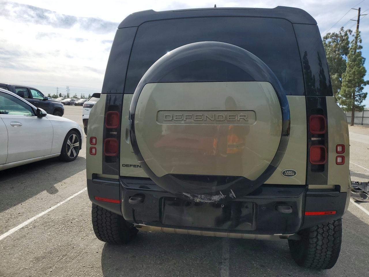 2023 Land Rover Defender 110 S - Фото 6