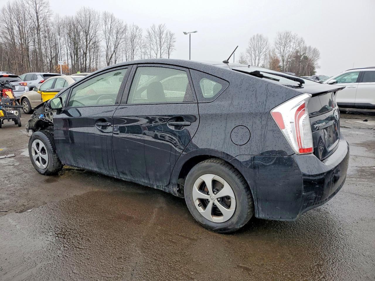 2015 Toyota Prius Two - Фото 2