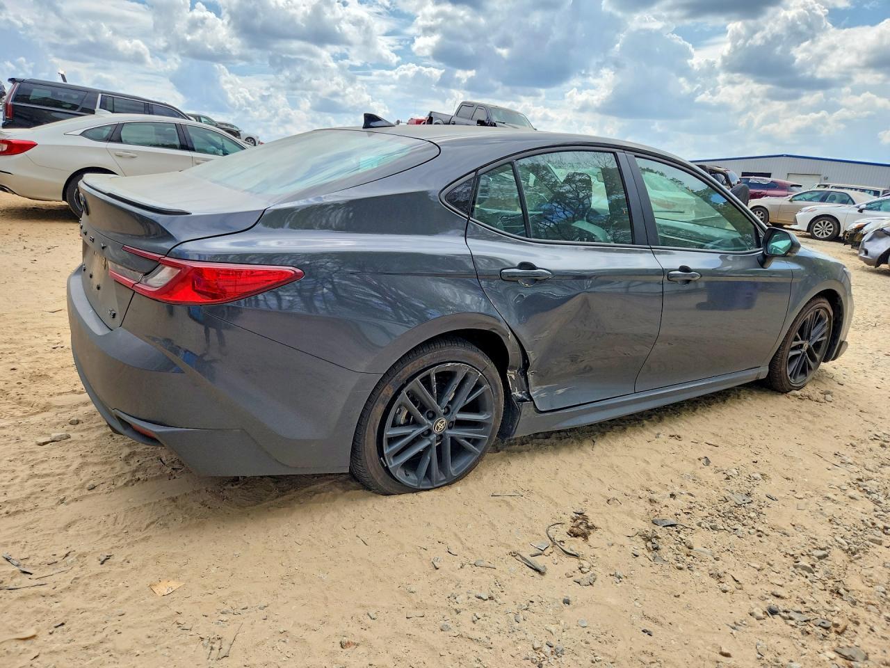 2025 Toyota Camry Se - Фото 3