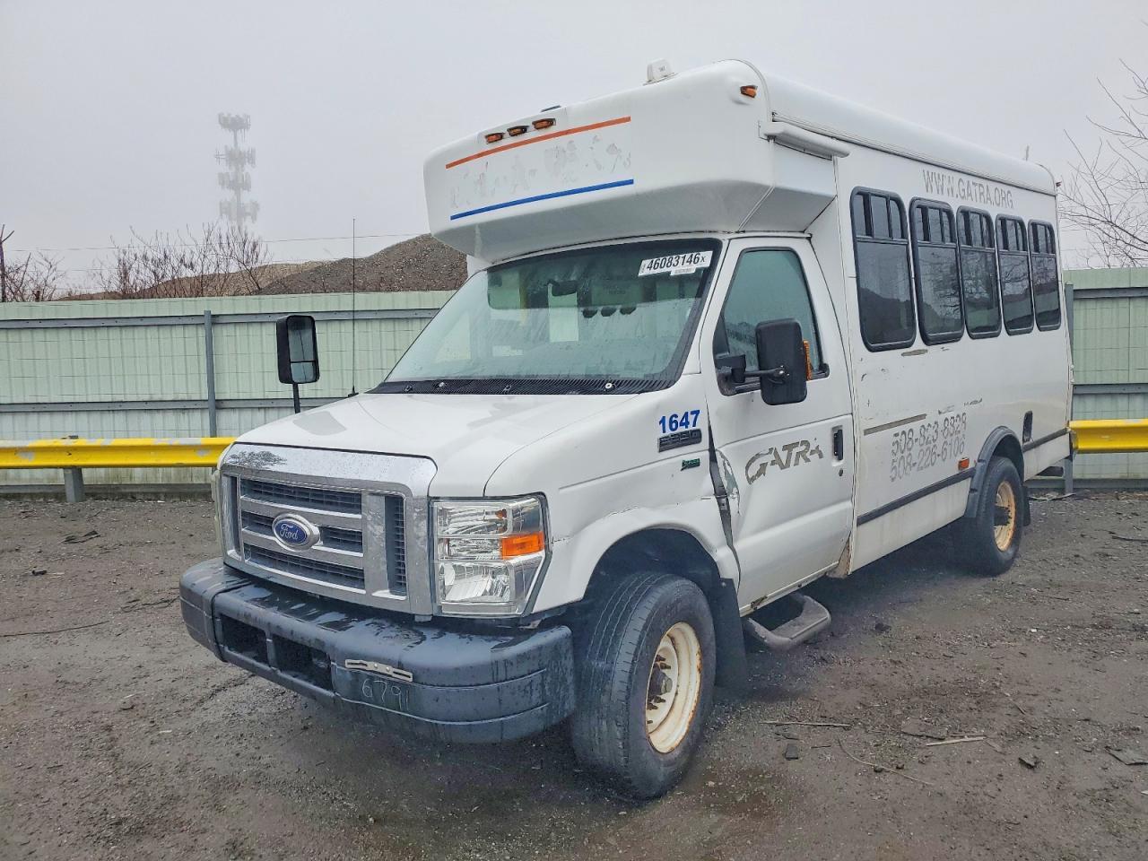 2016 Ford Econoline E350 Super Duty Cutaway Van - Image 2