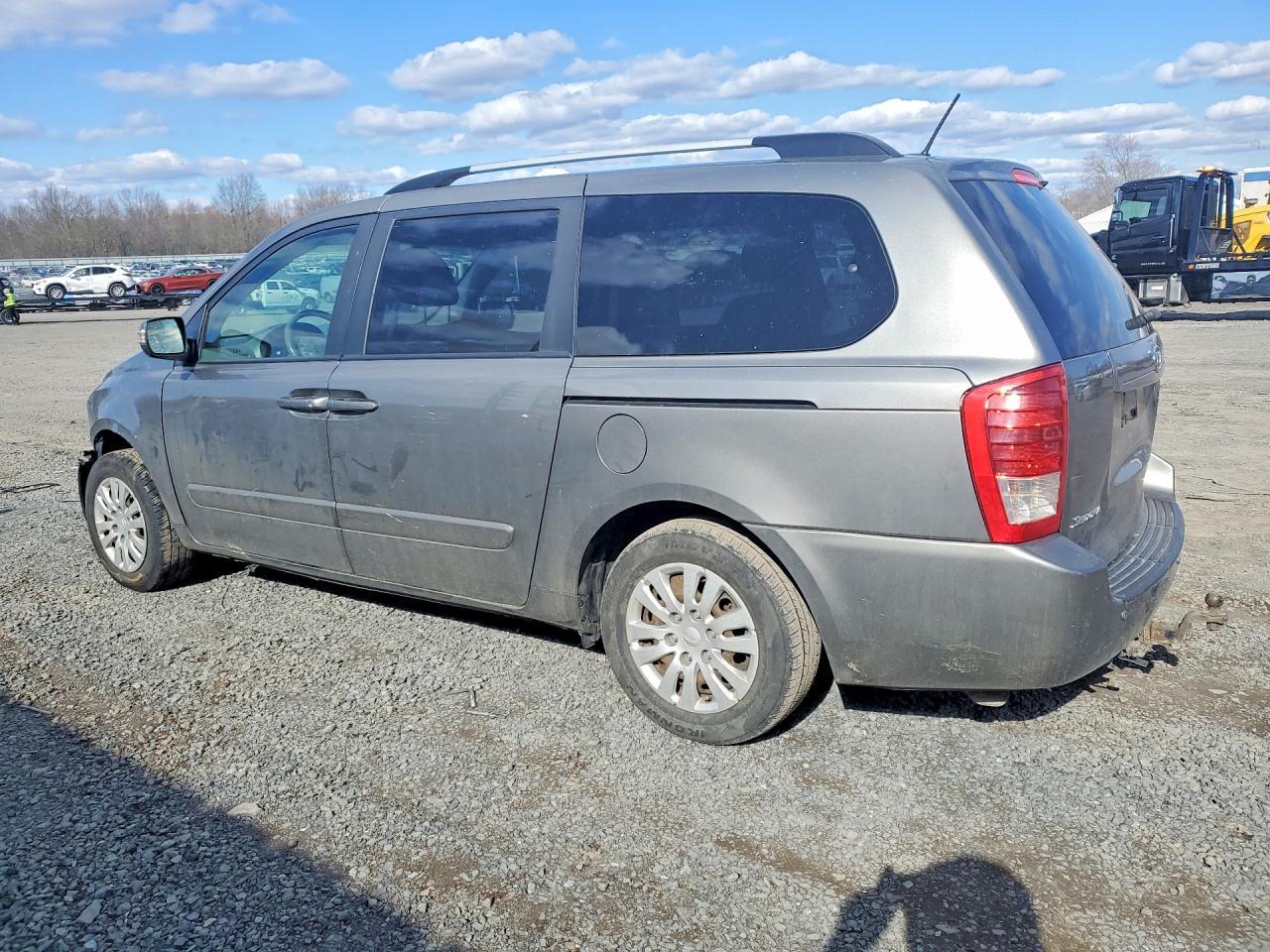 2012 Kia Sedona Lx - Фото 2