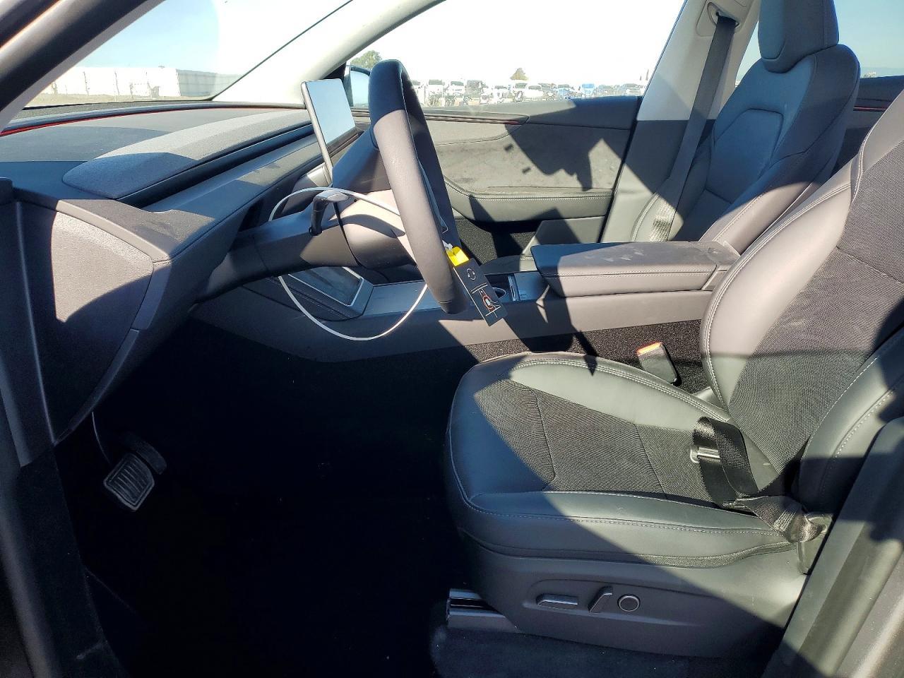 2026 Tesla Model Y - Фото 7