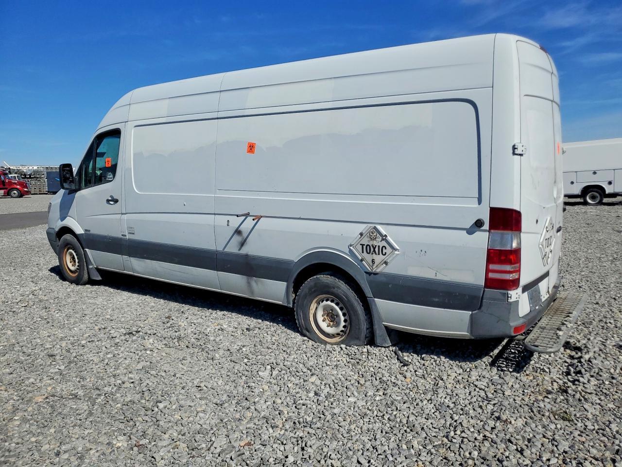 2012 Mercedes Benz Sprinter 2500 Utility / Service Van - Фото 2