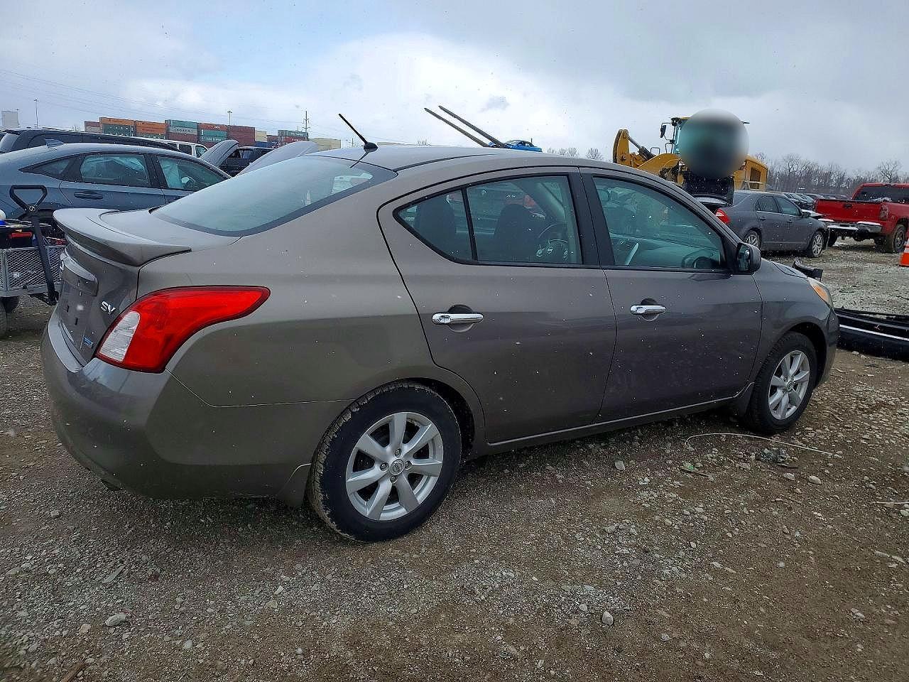 2014 Nissan Versa S - Фото 3