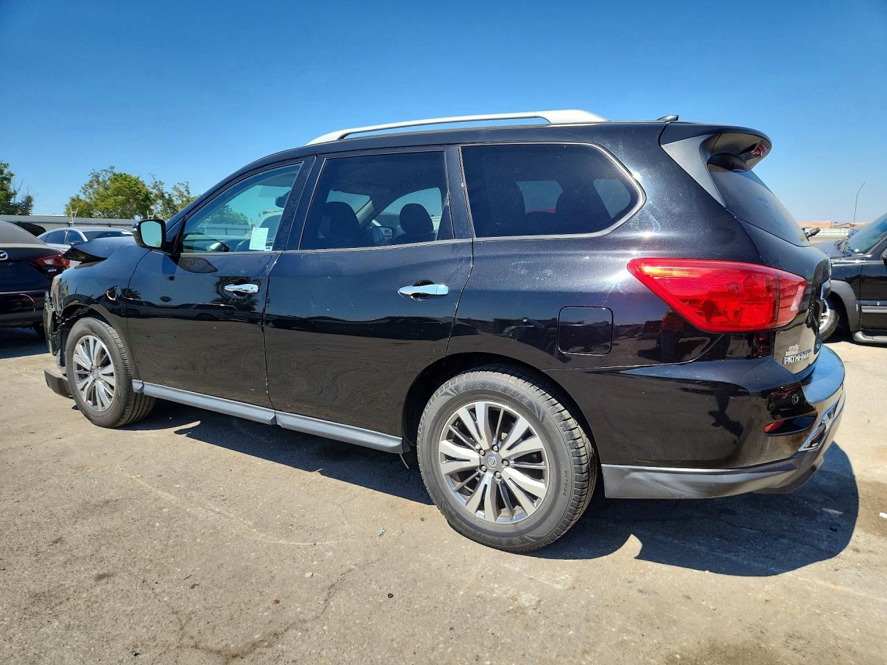2019 Nissan Pathfinder Sv - Image 2