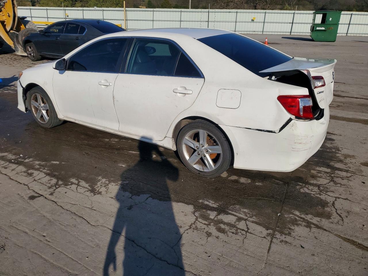 2014 Toyota Camry Se - Image 2