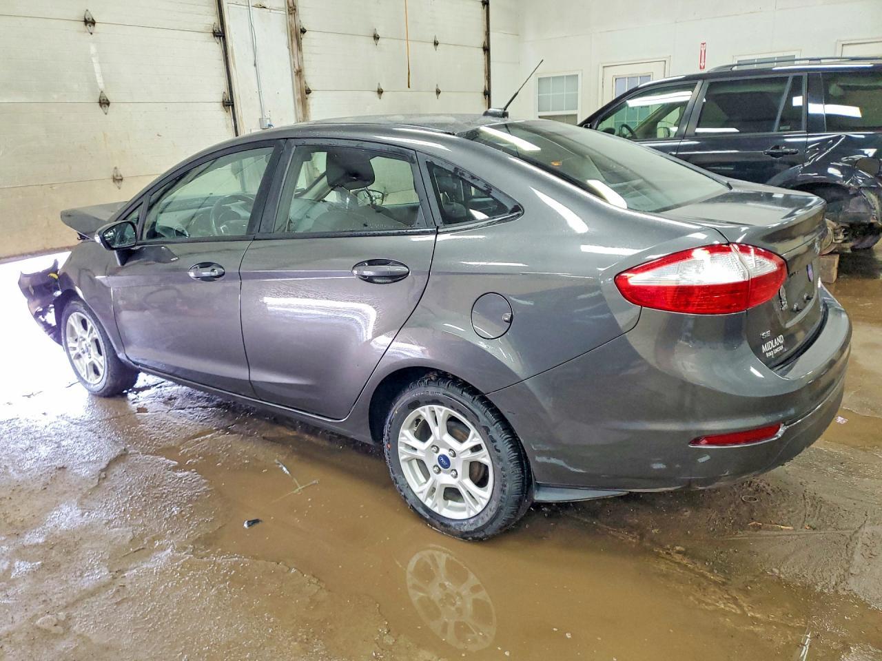 2016 Ford Fiesta Se - Фото 2