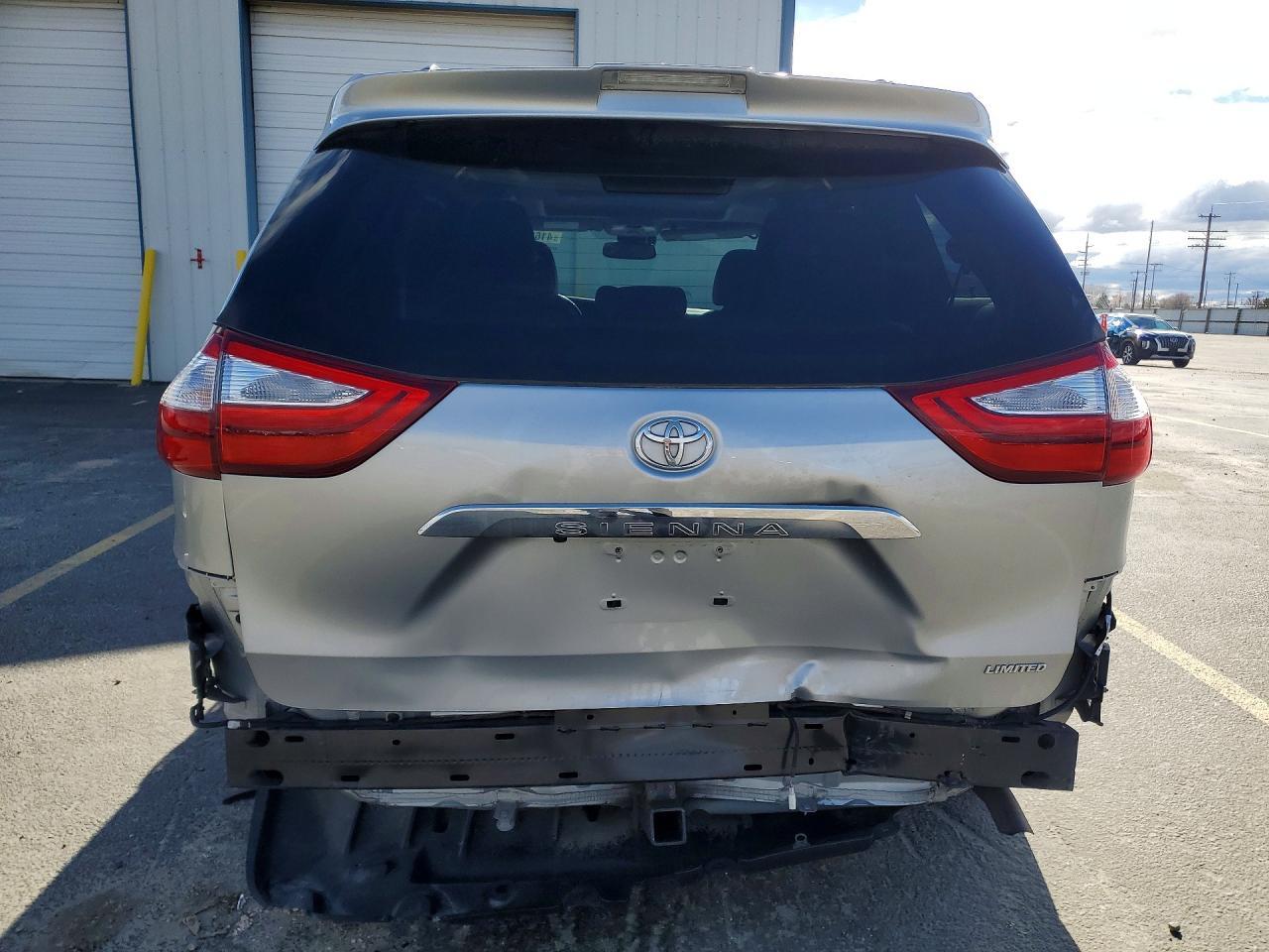 2019 Toyota Sienna - Фото 6