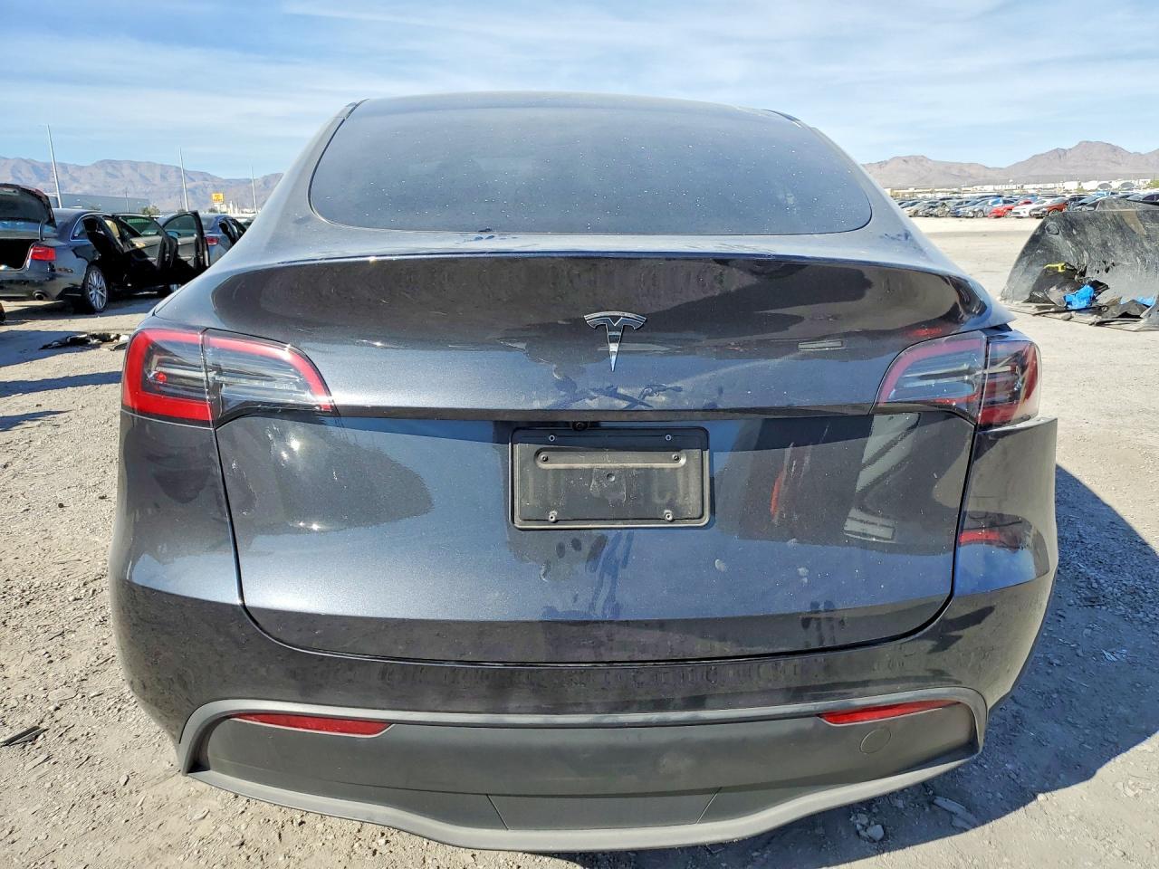 2025 Tesla Model Y - Фото 6