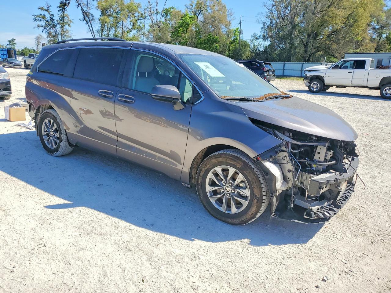 2022 Toyota Sienna Le 8-Passenger - Фото 4