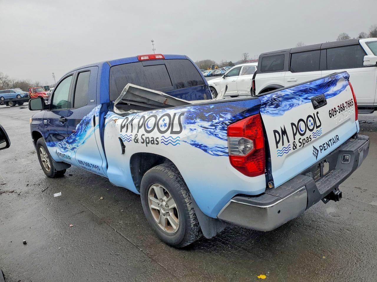 2014 Toyota Tundra Sr5 - Image 2