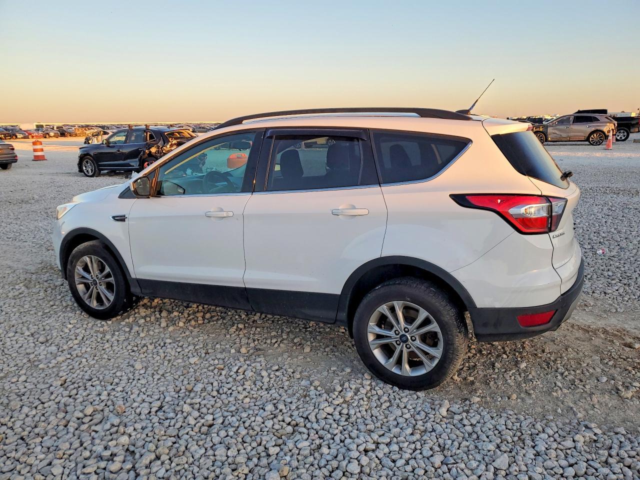 2018 Ford Escape Se - Image 2