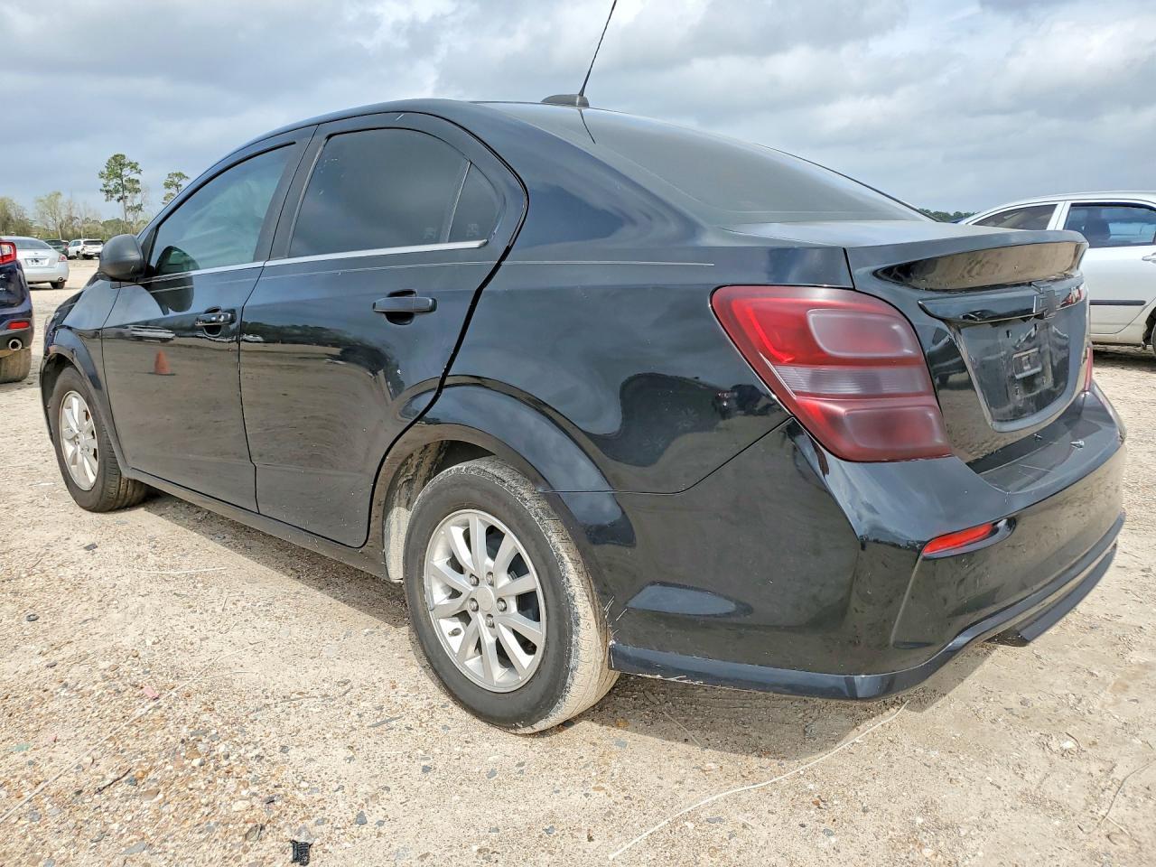 2019 Chevrolet Sonic - Фото 2