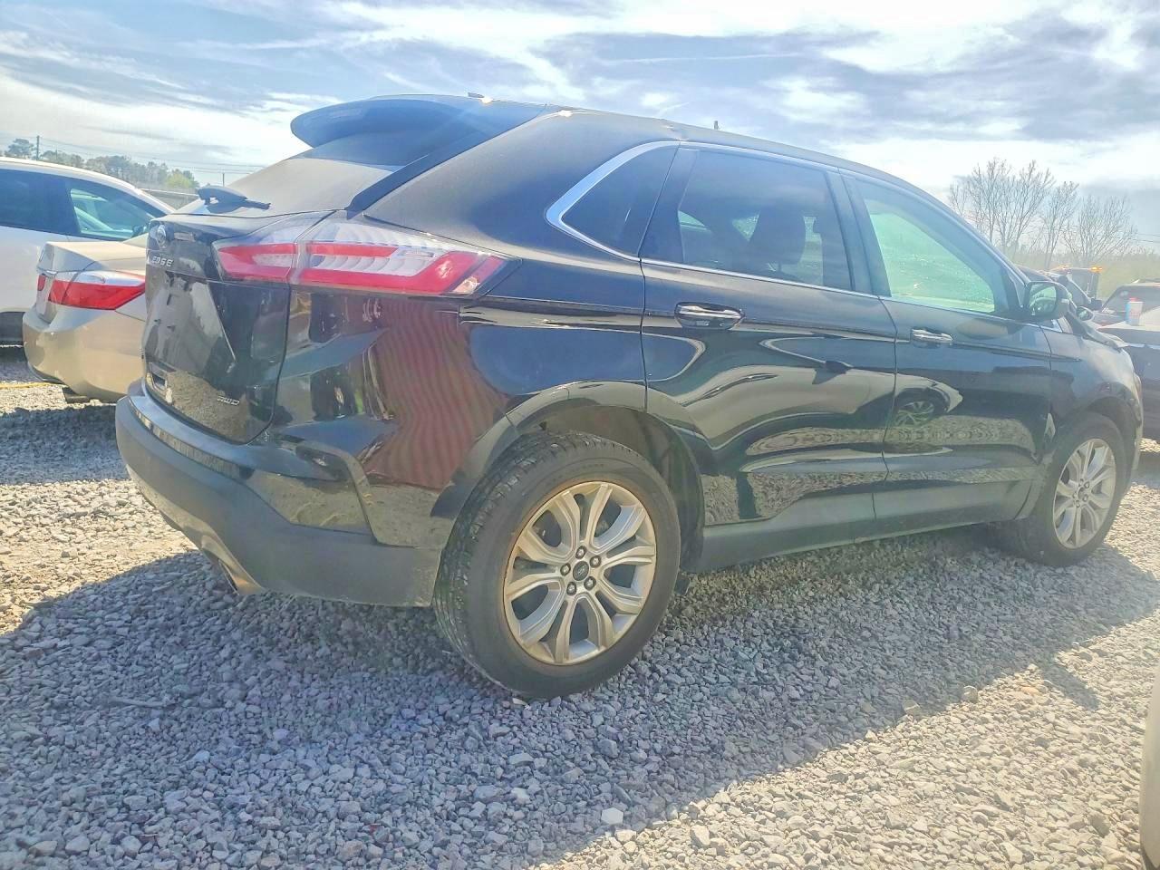 2023 Ford Edge Titanium - Image 3