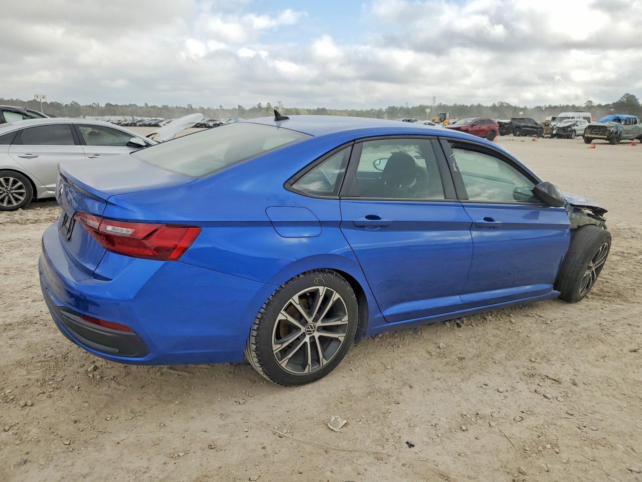 2022 Volkswagen Jetta Sport - Image 3